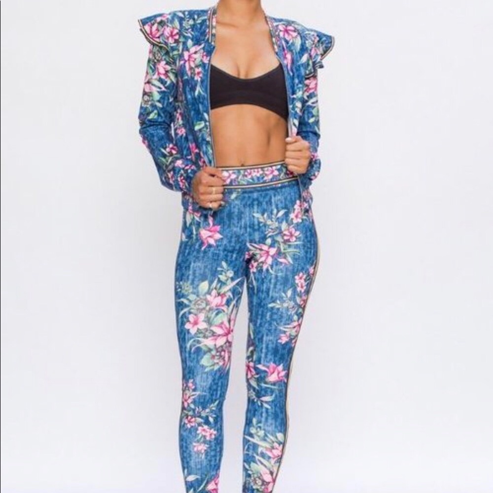Floral track suit 💙